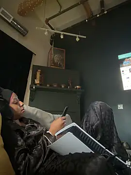 Your Paris online show from February 8, 2026, 5:54 pm