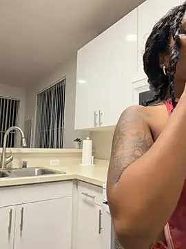 Your Paris online show from March 5, 2026, 6:43 am