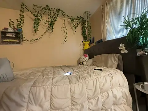 Snapshot of magicalc00ch chatting on September 28, 2025, 10:06 pm magicalc00ch online show from September 28, 2025, 10:06 pm