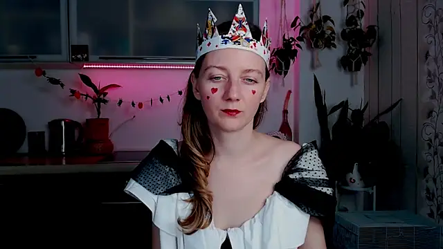 Elly Helly online show from October 31, 2025, 8:27 pm