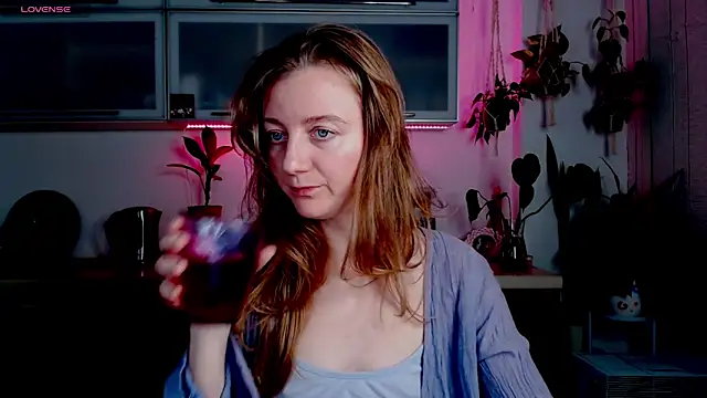 Elly Helly online show from November 17, 2025, 8:46 pm