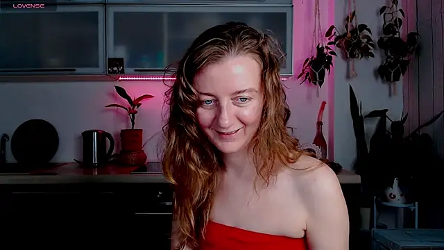 Elly Helly online show from October 29, 2025, 7:35 pm