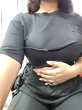 Snapshot of MohiniHott chatting on November 22, 2025, 6:45 am MohiniHott online show from November 22, 2025, 6:45 am