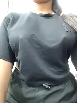 Snapshot of MohiniHott chatting on November 2, 2025, 4:17 am MohiniHott online show from November 2, 2025, 4:17 am