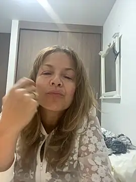 Leyna liu online show from September 14, 2025, 2:01 am