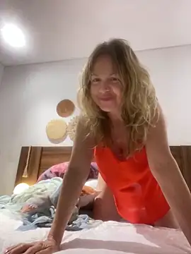 Leyna liu online show from February 25, 2025, 3:31 am