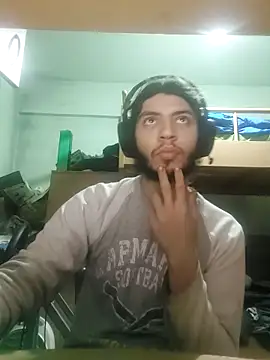 kleineid77 online show from February 22, 2025, 7:03 pm