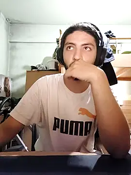 kleineid77 online show from September 17, 2025, 1:46 pm