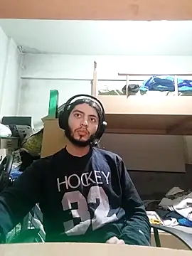 kleineid77 online show from February 8, 2025, 4:04 pm