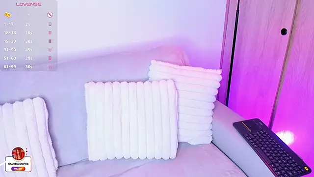 Snapshot of meow_moon_ chatting on January 11, 2026, 4:47 pm meow moon online show from January 11, 2026, 4:47 pm