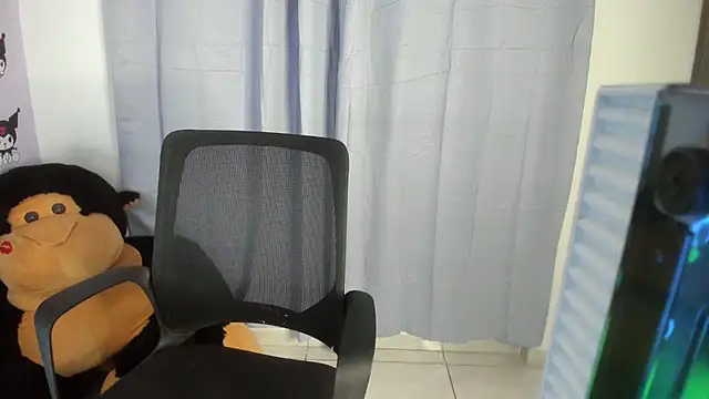 Snapshot of isaaclatino chatting on November 3, 2025, 2:39 am isaaclatino online show from November 3, 2025, 2:39 am