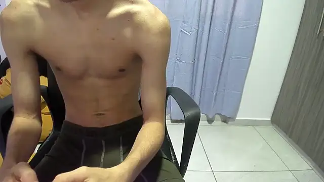 Snapshot of isaaclatino chatting on October 16, 2025, 8:39 pm isaaclatino online show from October 16, 2025, 8:39 pm