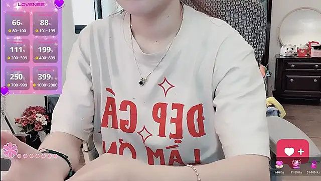 Berrysweet 68 online show from April 11, 2026, 1:24 am