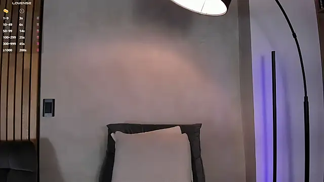 Snapshot of honeyhot69__ chatting on February 18, 2025, 11:33 am honeyhot69 online show from February 18, 2025, 11:33 am