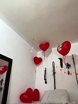 Miacarry online show from February 12, 2026, 4:12 am