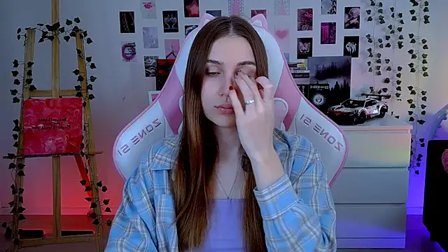 AliceCharmy online show from October 13, 2025, 6:15 am