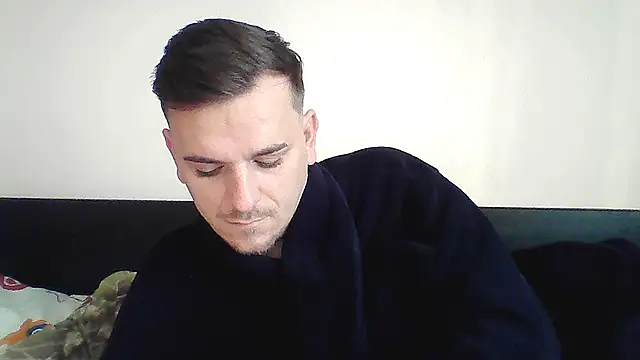 Snapshot of Huge_cock22cm chatting on October 17, 2025, 5:22 am Huge cock22cm online show from October 17, 2025, 5:22 am