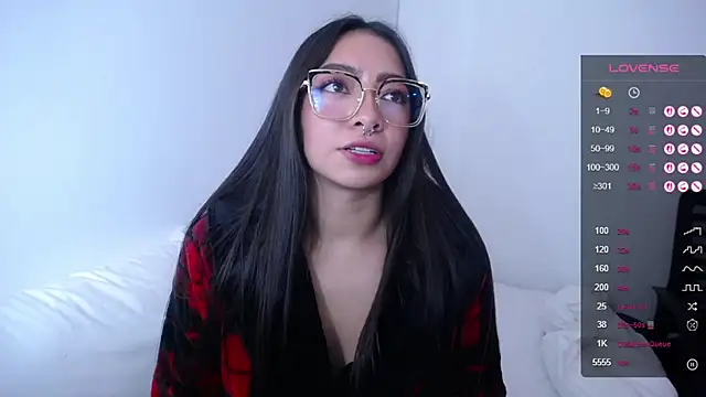 Snapshot of megan_bluee23 chatting on February 13, 2025, 5:22 pm megan bluee23 online show from February 13, 2025, 5:22 pm