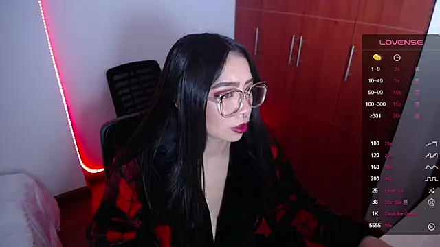 Snapshot of megan_bluee23 chatting on February 13, 2025, 2:20 pm megan bluee23 online show from February 13, 2025, 2:20 pm