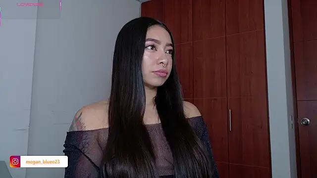 megan bluee23 online show from December 18, 2025, 4:22 pm