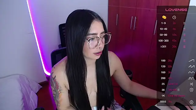 Snapshot of megan_bluee23 chatting on March 14, 2025, 2:30 pm megan bluee23 online show from March 14, 2025, 2:30 pm