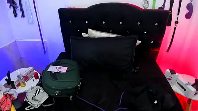 Snapshot of LucyStrike_ chatting on December 3, 2025, 12:23 am LucyStrike online show from December 3, 2025, 12:23 am