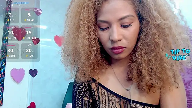 Snapshot of Litzy_Curly chatting on September 17, 2025, 2:41 pm Litzy Curly online show from September 17, 2025, 2:41 pm