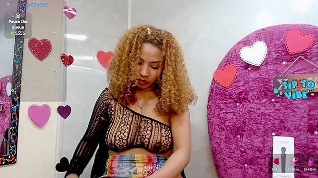 Snapshot of Litzy_Curly chatting on October 5, 2025, 4:31 pm Litzy Curly online show from October 5, 2025, 4:31 pm