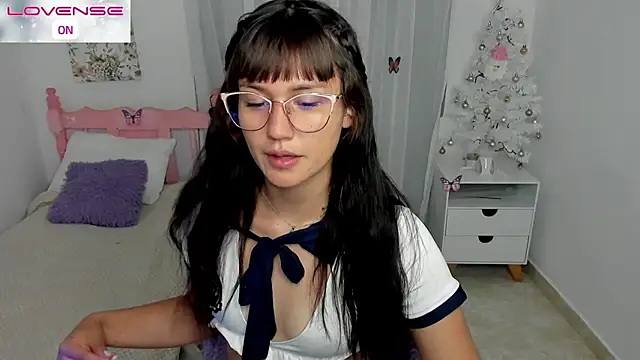 Snapshot of cute_roxy chatting on November 24, 2025, 2:00 am cute roxy online show from November 24, 2025, 2:00 am