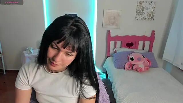 Snapshot of cute_roxy chatting on February 21, 2025, 1:33 am cute roxy online show from February 21, 2025, 1:33 am