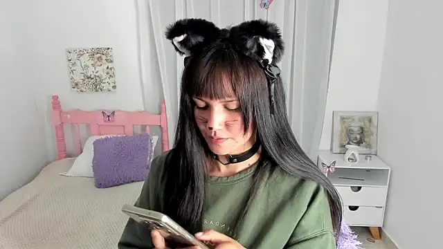 Snapshot of cute_roxy chatting on November 1, 2025, 1:45 am cute roxy online show from November 1, 2025, 1:45 am