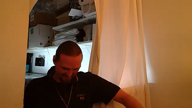 Snapshot of VitaminmanFL chatting on November 24, 2025, 1:27 am VitaminmanFL online show from November 24, 2025, 1:27 am