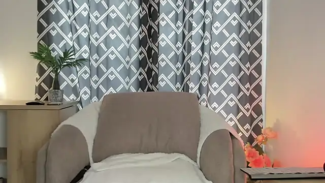 alyjonesoficiall online show from April 5, 2026, 4:24 pm