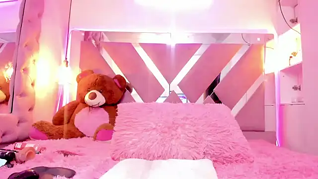 Snapshot of Scarlett-Bonnet chatting on March 22, 2025, 7:15 am Scarlett-Bonnet online show from March 22, 2025, 7:15 am