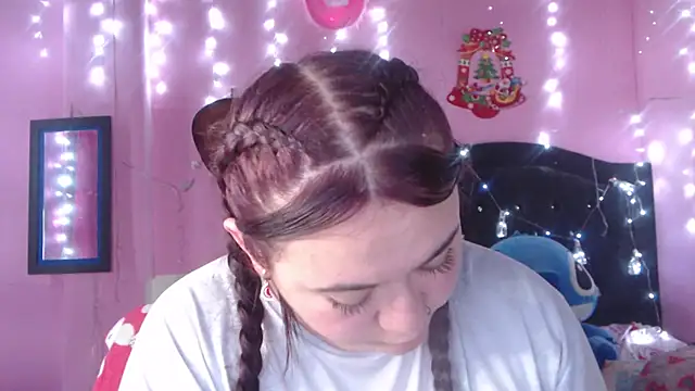 Snapshot of NikkiRous_ chatting on November 7, 2025, 12:37 am NikkiRous online show from November 7, 2025, 12:37 am