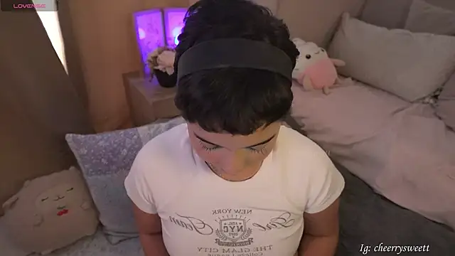 Cheerrysweett online show from March 11, 2026, 6:35 pm