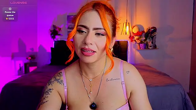 Snapshot of Dulce_charlottee chatting on October 27, 2025, 7:59 pm Dulce charlottee online show from October 27, 2025, 7:59 pm