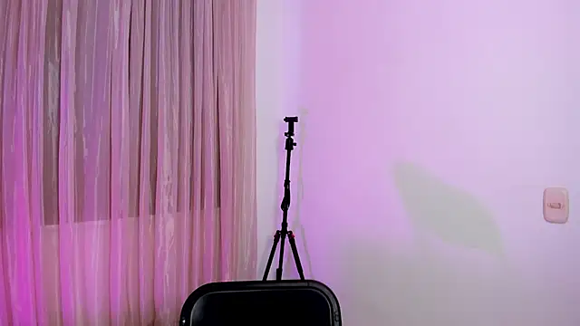 Snapshot of vale_kross chatting on December 5, 2025, 3:10 pm vale kross online show from December 5, 2025, 3:10 pm