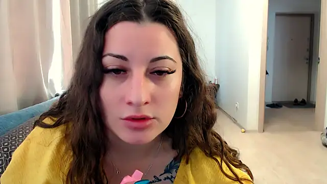 Snapshot of Helen_Adams_ chatting on April 22, 2026, 5:58 am Helen Adams online show from April 22, 2026, 5:58 am