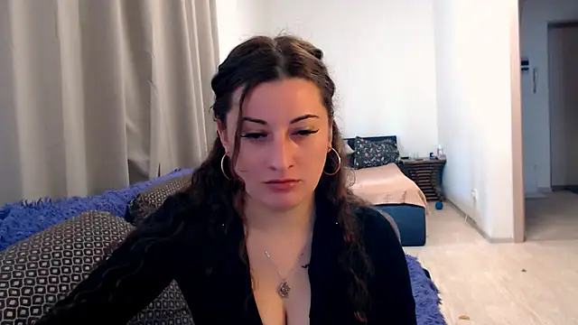 Helen Adams  online show from June 16, 2026, 5:18 am