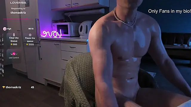Snapshot of fresh_b1ood chatting on April 25, 2026, 11:02 am fresh b1ood online show from April 25, 2026, 11:02 am
