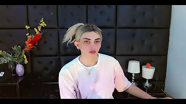 Daniela Pink  online show from March 6, 2026, 7:42 pm