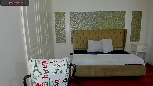 KimWessel  online show from April 13, 2026, 5:39 pm