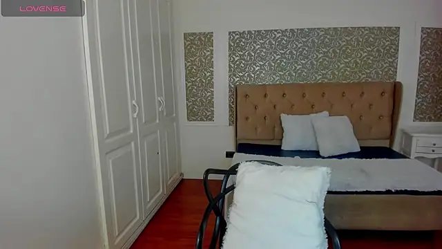 Snapshot of KimWessel_ chatting on November 24, 2025, 7:36 pm KimWessel online show from November 24, 2025, 7:36 pm