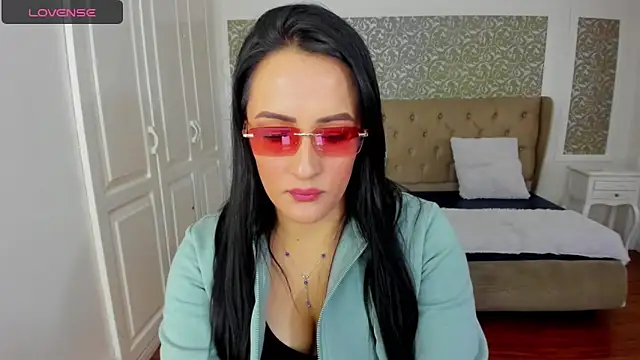 Snapshot of KimWessel_ chatting on April 17, 2026, 7:28 pm KimWessel online show from April 17, 2026, 7:28 pm
