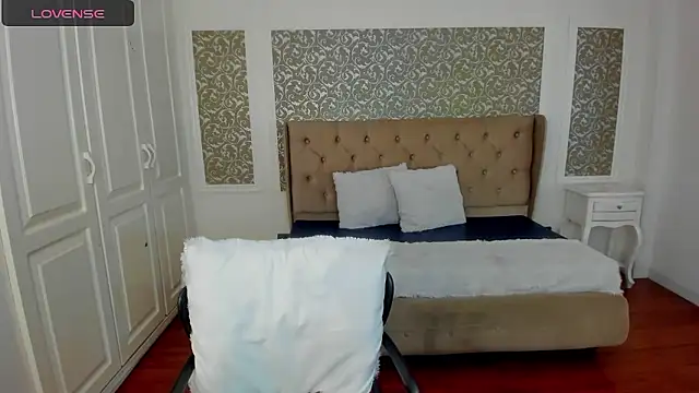 Snapshot of KimWessel_ chatting on January 14, 2026, 7:39 pm KimWessel online show from January 14, 2026, 7:39 pm