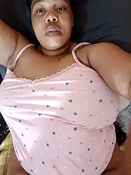 Snapshot of Fantasy1976 chatting on February 3, 2026, 6:40 am Fantasy1976 online show from February 3, 2026, 6:40 am