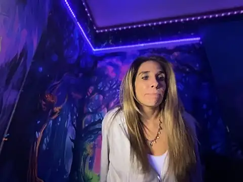 Snapshot of SarahStarr2020 chatting on December 24, 2024, 3:16 am SarahStarr2020 online show from December 24, 2024, 3:16 am