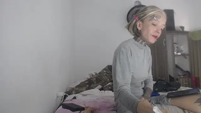 barbara anal squirt  online show from April 7, 2026, 9:05 pm