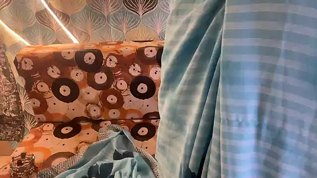 Snapshot of shuhana_ chatting on December 3, 2025, 4:57 am shuhana online show from December 3, 2025, 4:57 am